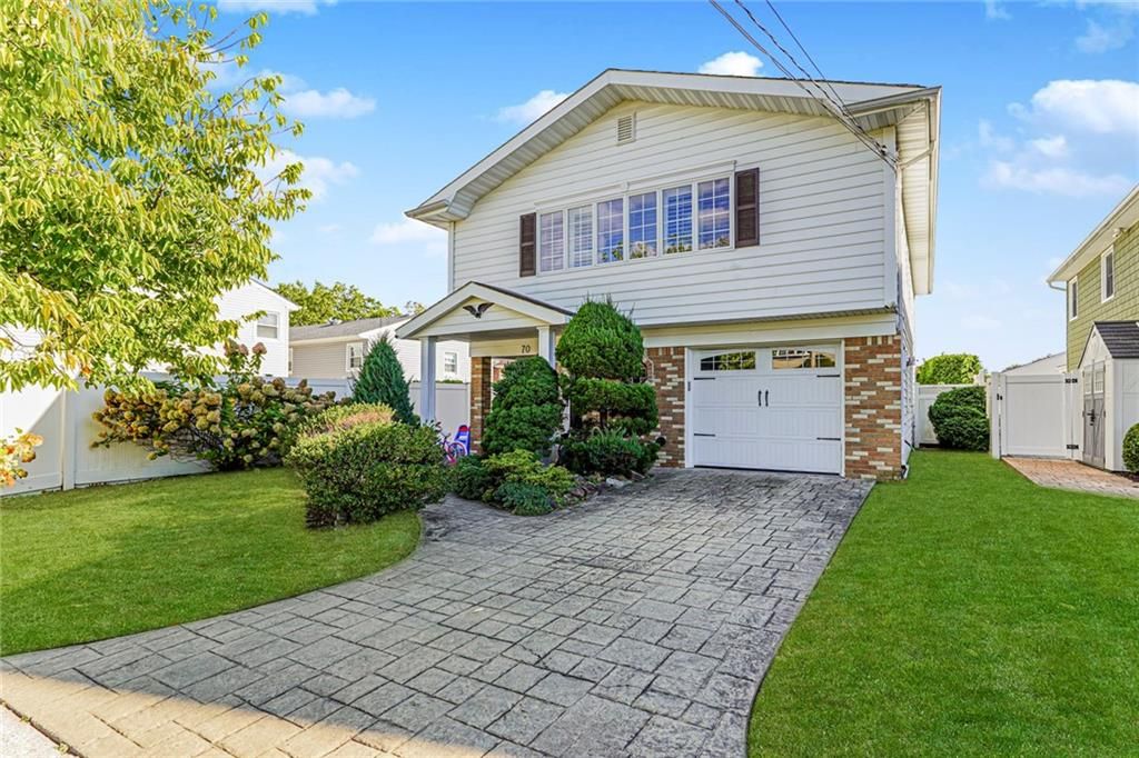 Attached, Exterior, Facade, Brick Facade, Split Level