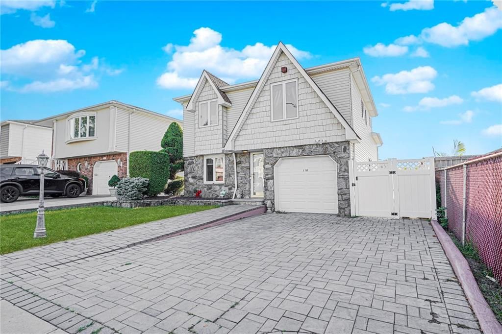 Attached, Exterior, Facade, Farmhouse