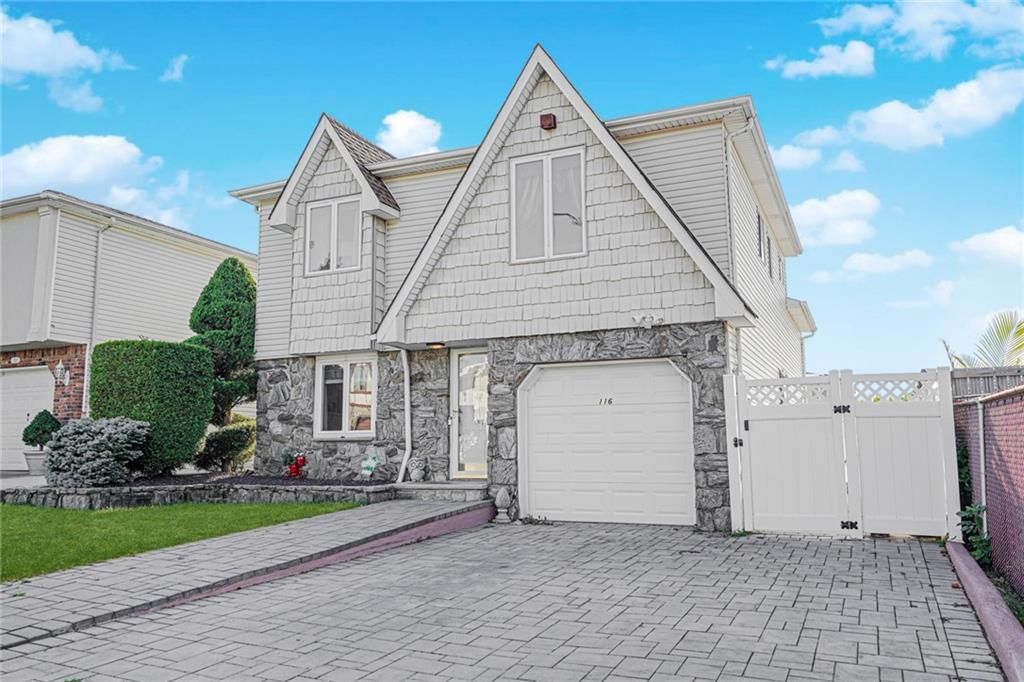 Attached, Exterior, Facade, Farmhouse