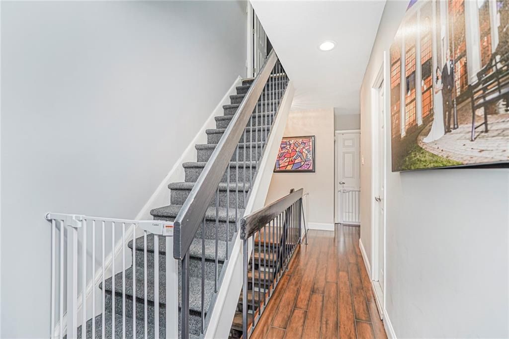 Interior, Recessed Lighting, Wood Texture Flooring