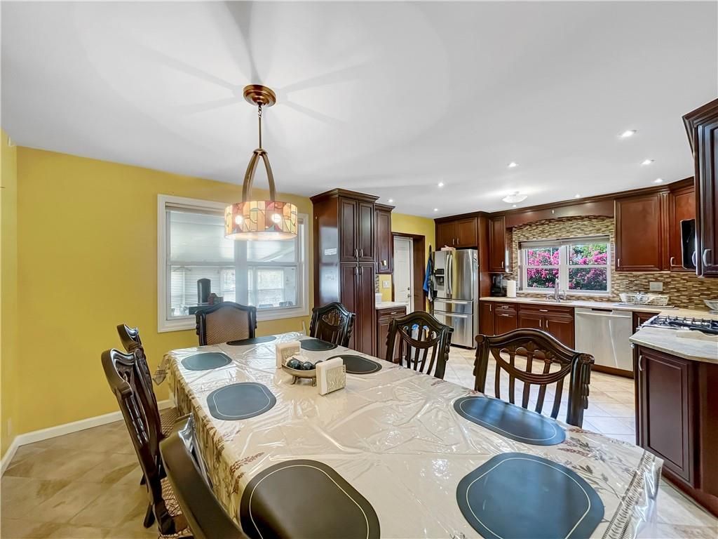 Dining room, Interior, Kitchen, Pendant Lights, Recessed Lighting, Stainless Steel Appliances