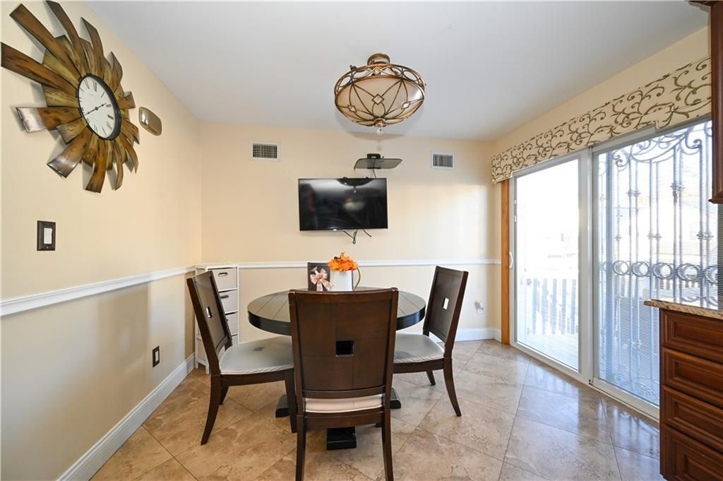 Dining room, Interior