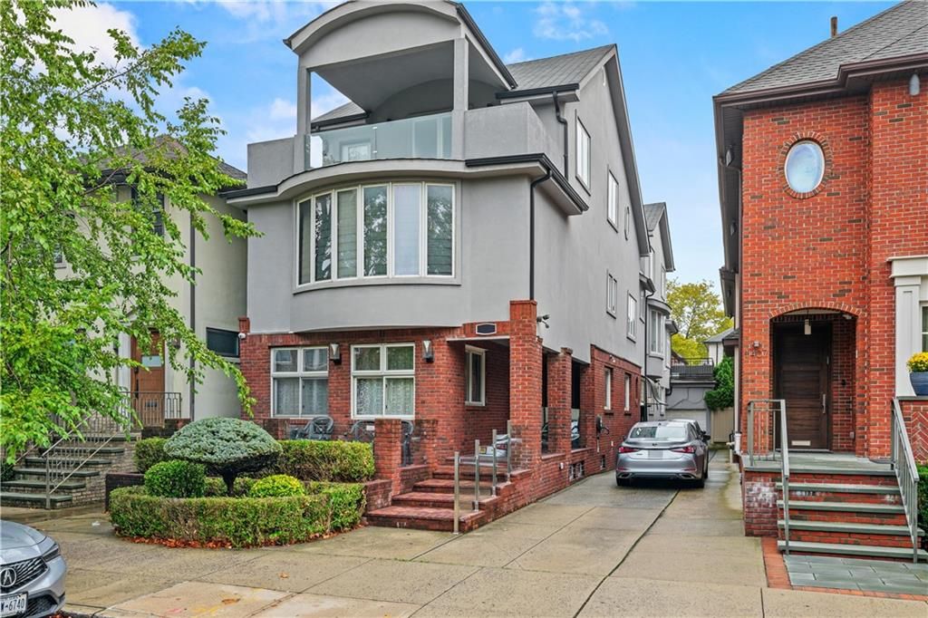 Exterior, Facade, Brick Facade, Rowhouse