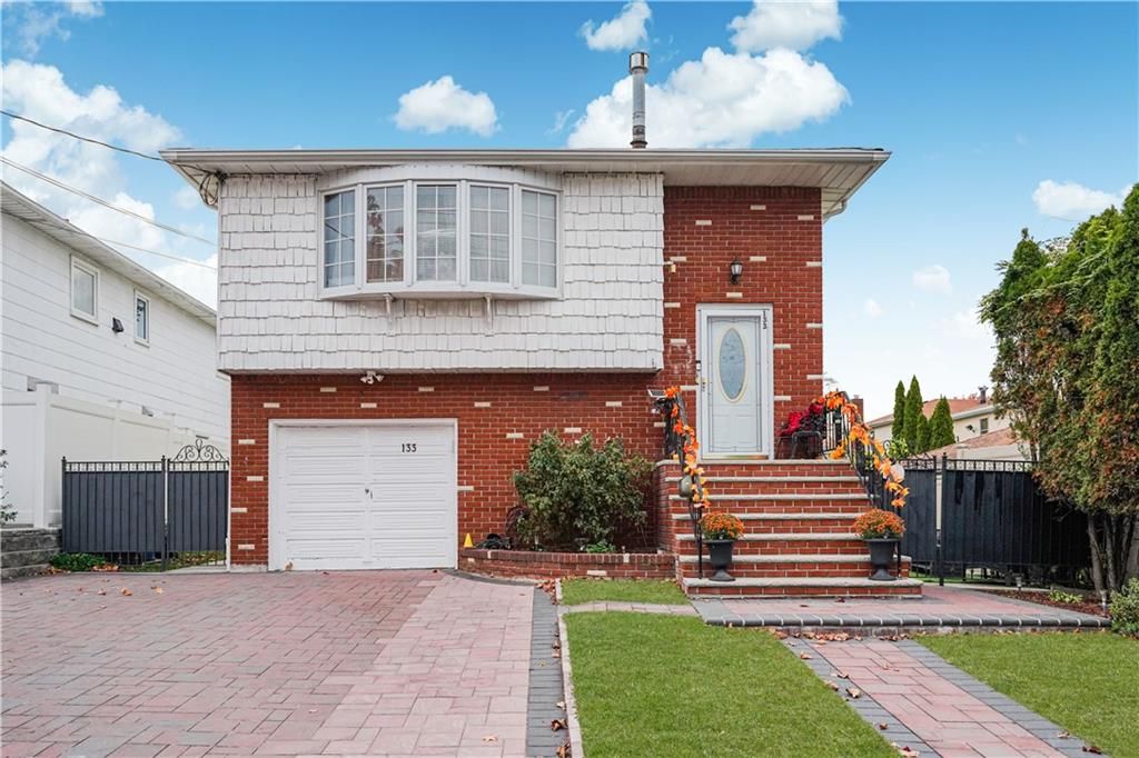 Attached, Exterior, Facade, Brick Facade, Raised Ranch