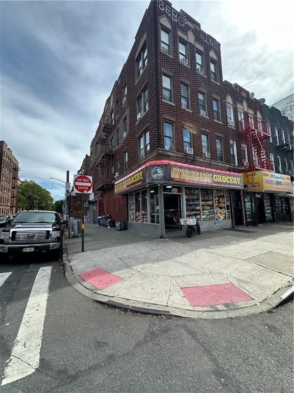 Exterior, Facade, Chicago School