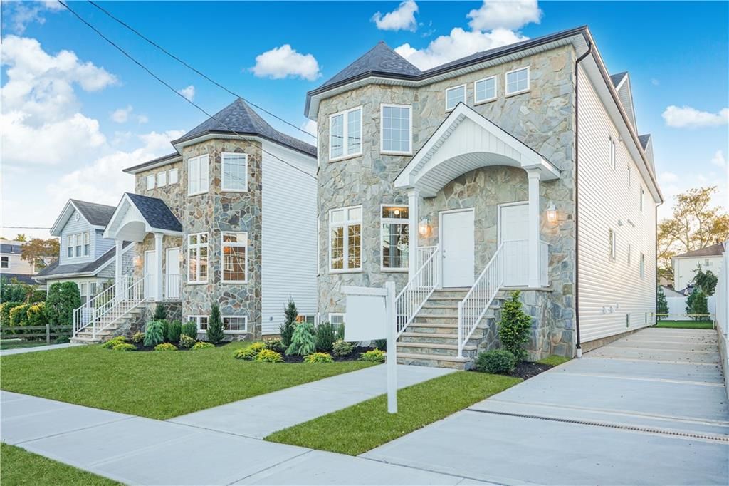 Exterior, Facade, Queen Anne Victorian