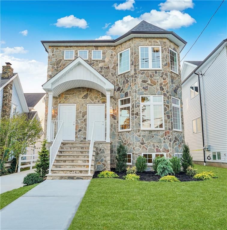 Exterior, Facade, Queen Anne Victorian