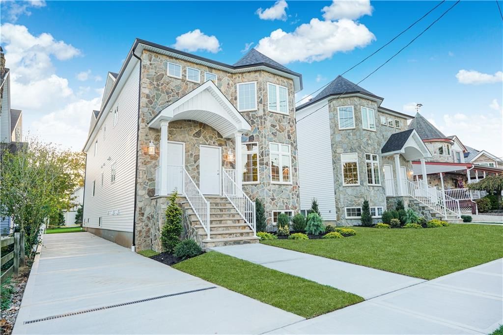 Exterior, Facade, French Provincial