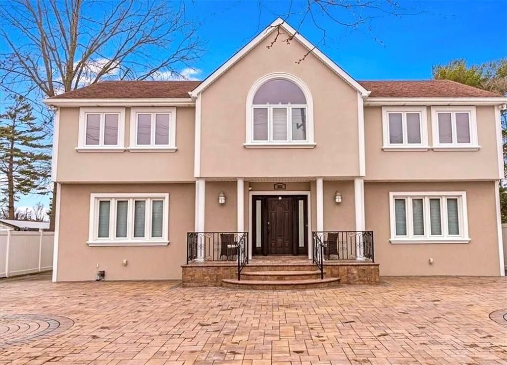 Exterior, Facade, Rowhouse