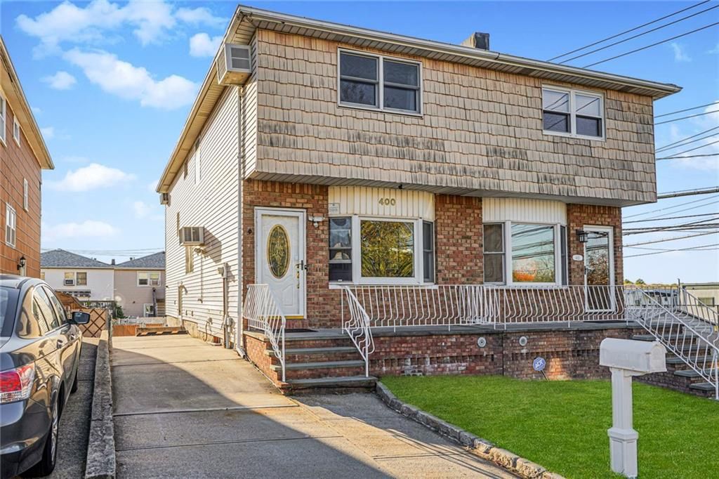 Exterior, Facade, Brick Facade, American Foursquare