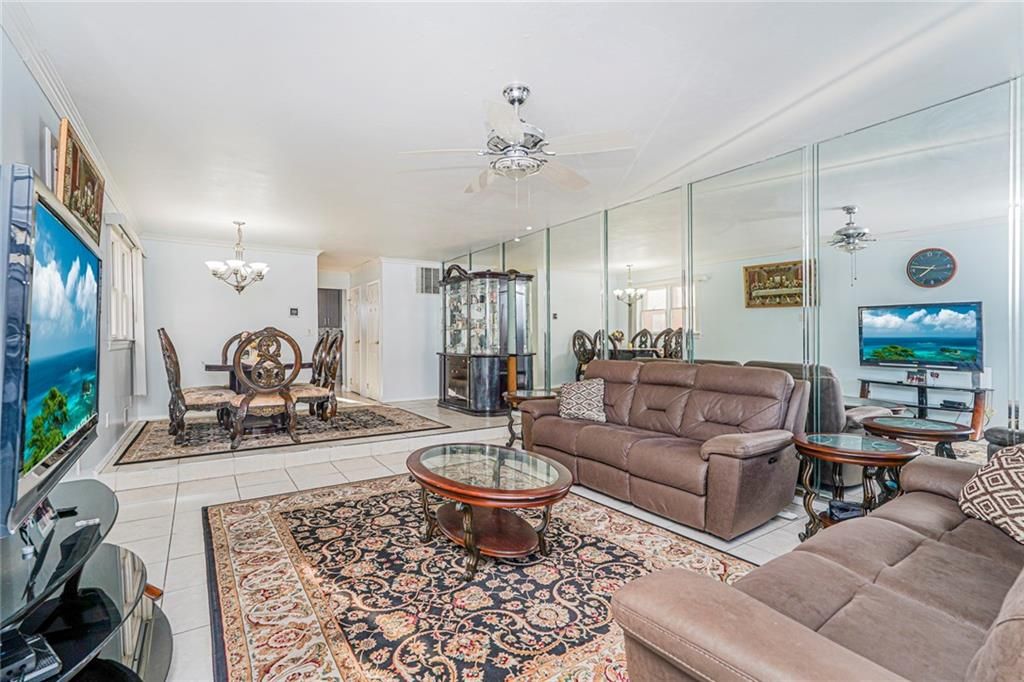 Chandelier, Dining room, Interior, Living room