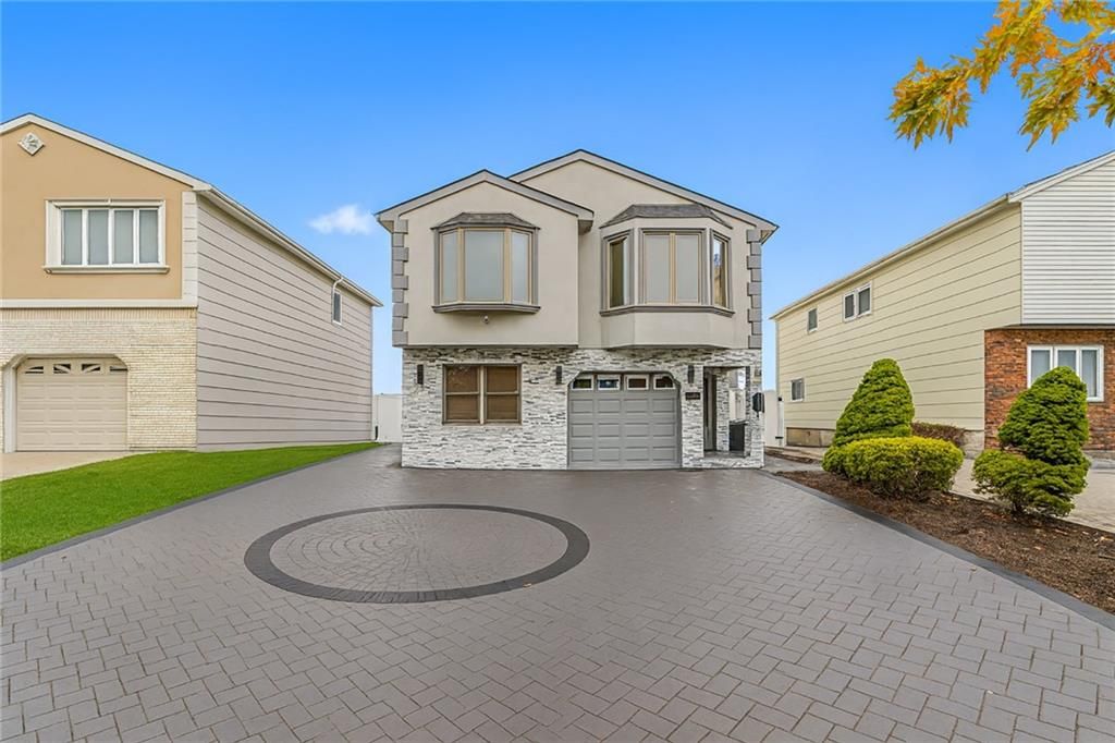 Attached, Exterior, Facade, Brick Facade, Rowhouse