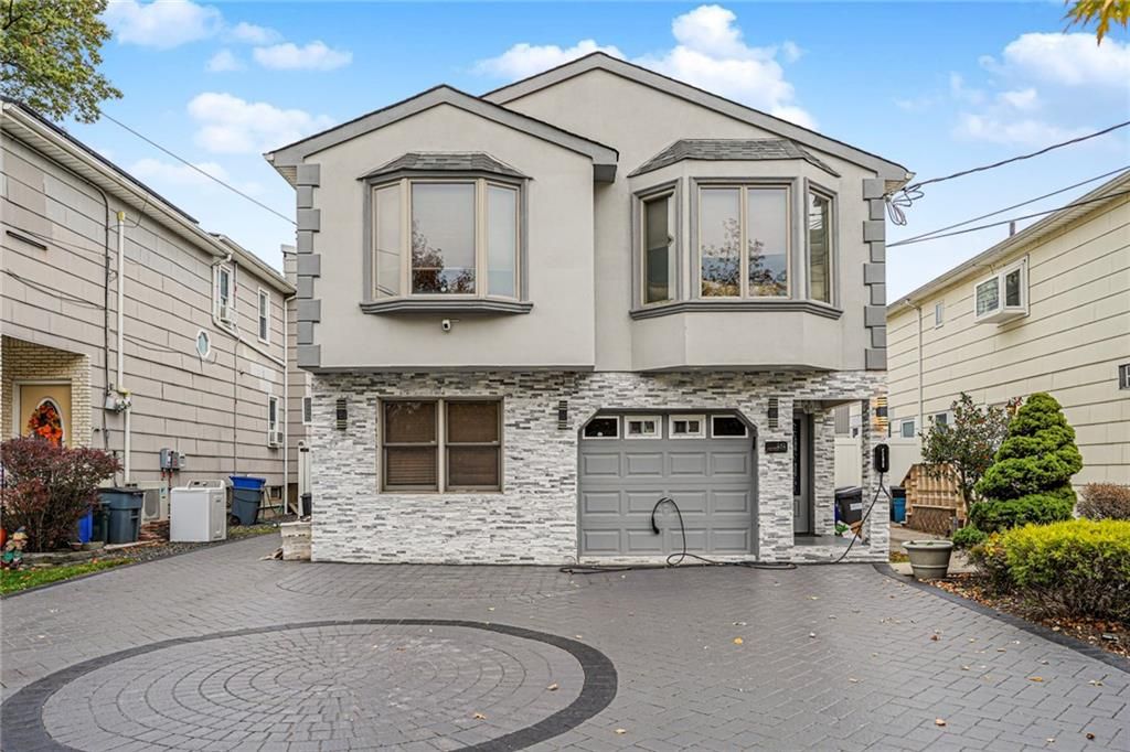 Attached, Exterior, Facade, Rowhouse