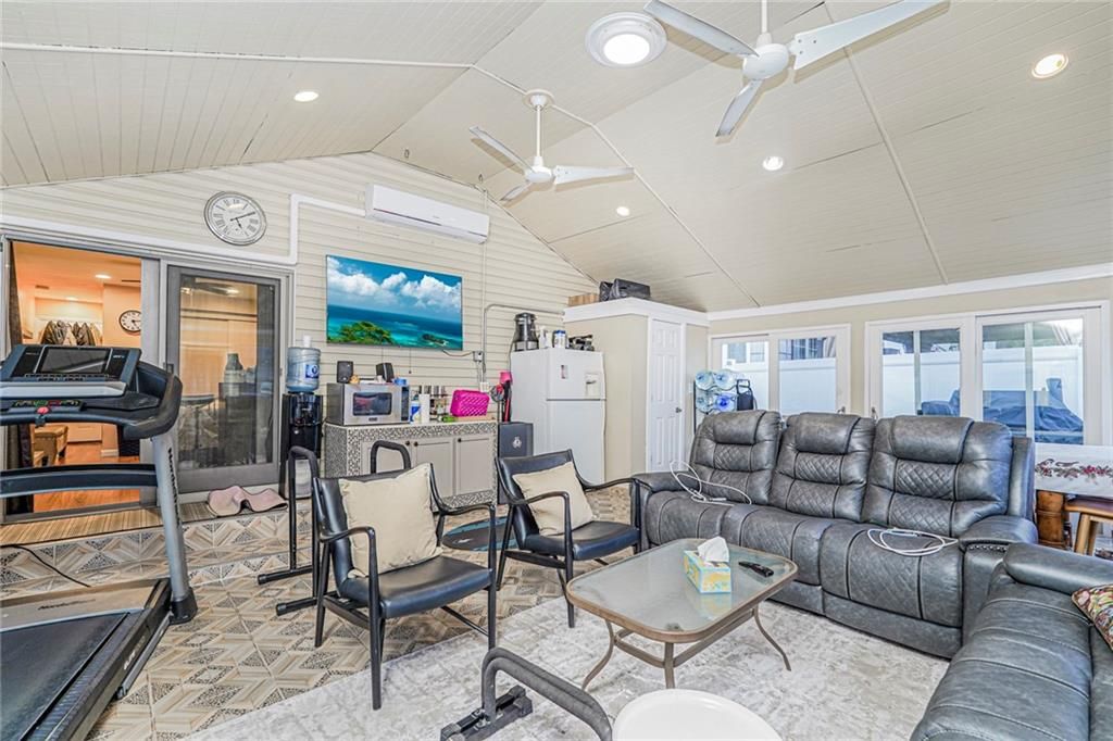 Fitness Equipment, Interior, Living room, Recessed Lighting