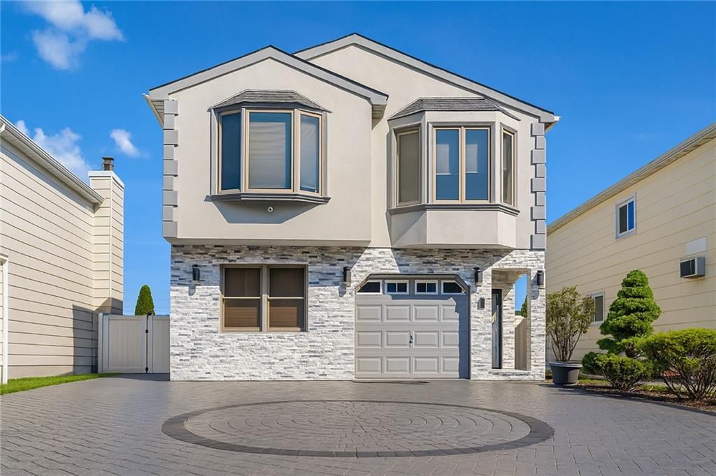 Attached, Exterior, Facade, Farmhouse