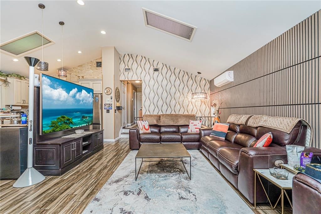 Interior, Living room, Pendant Lights, Recessed Lighting, Water, Wood Texture Flooring