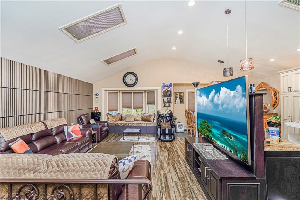 Interior, Living room, Pendant Lights, Recessed Lighting, Wood Texture Flooring