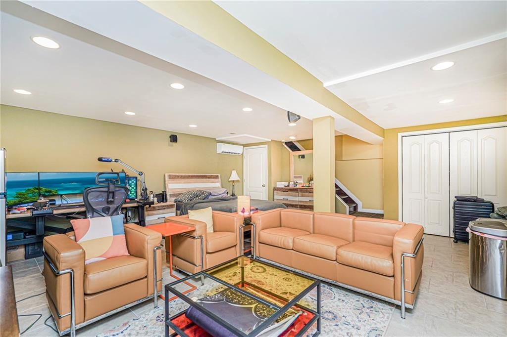 Interior, Living room, Recessed Lighting, Water