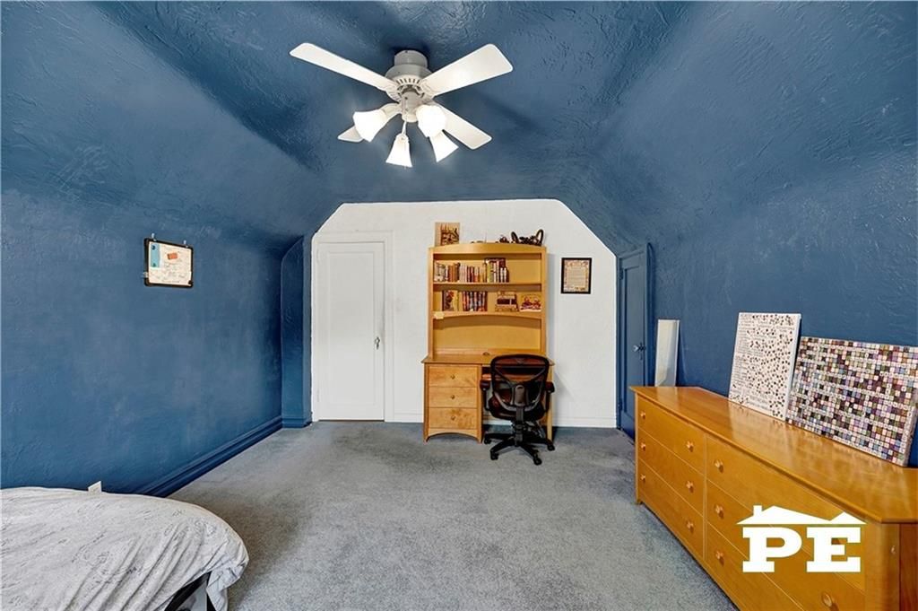 Home Office, Interior