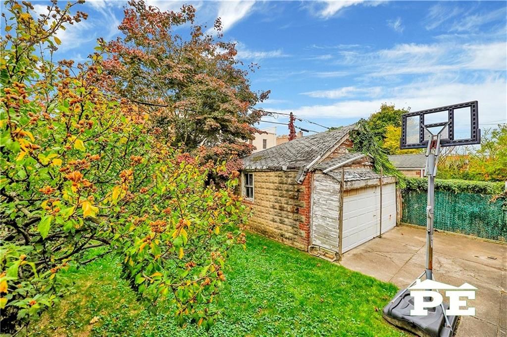 Detached Garage, Exterior