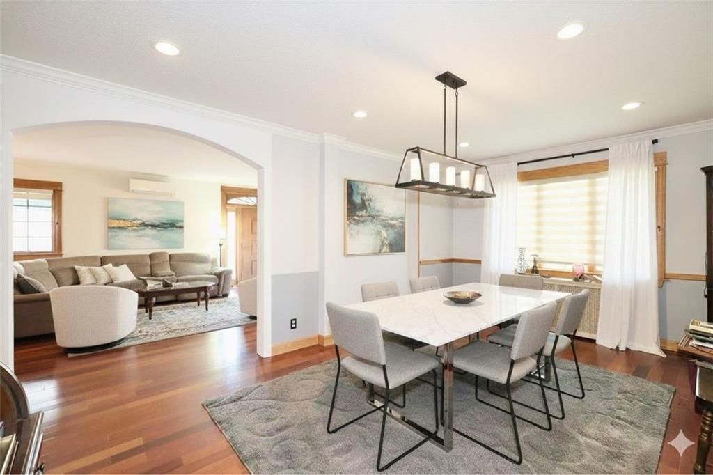 Dining room, Interior, Living room, Pendant Lights, Recessed Lighting, Wood Texture Flooring