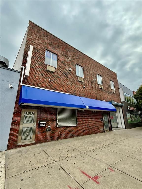 Exterior, Facade, Brick Facade, Rowhouse