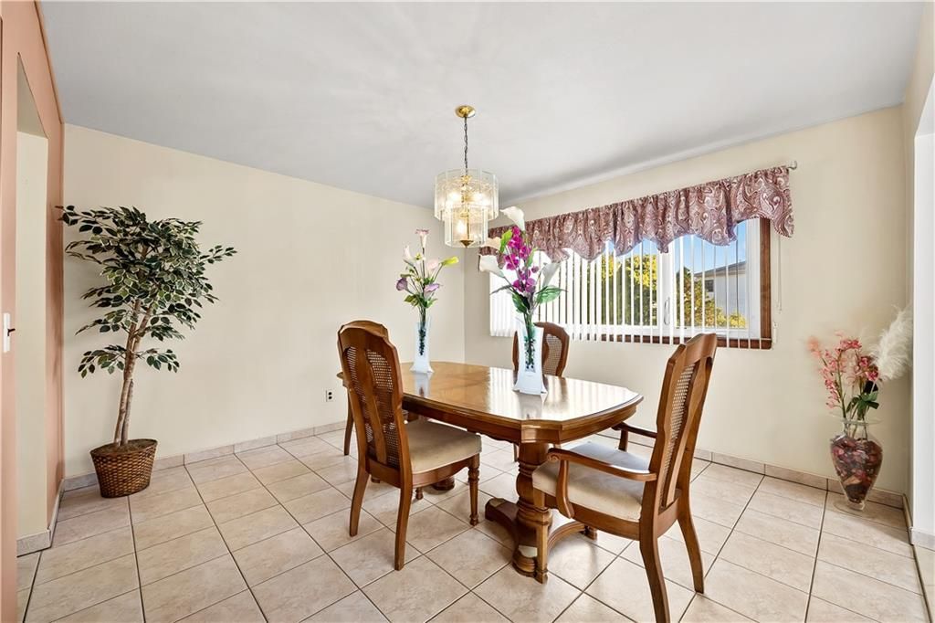 Chandelier, Dining room, Interior