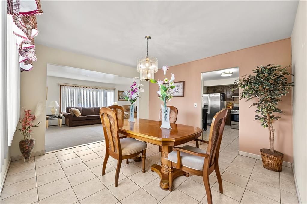 Chandelier, Dining room, Interior, Kitchen