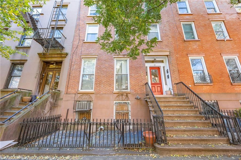 Exterior, Facade, Brick Facade, Rowhouse