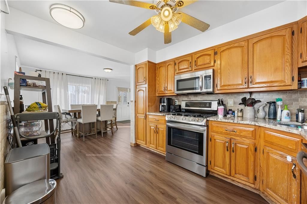 Dining room, Interior, Kitchen, Stainless Steel Appliances, Wood Texture Flooring
