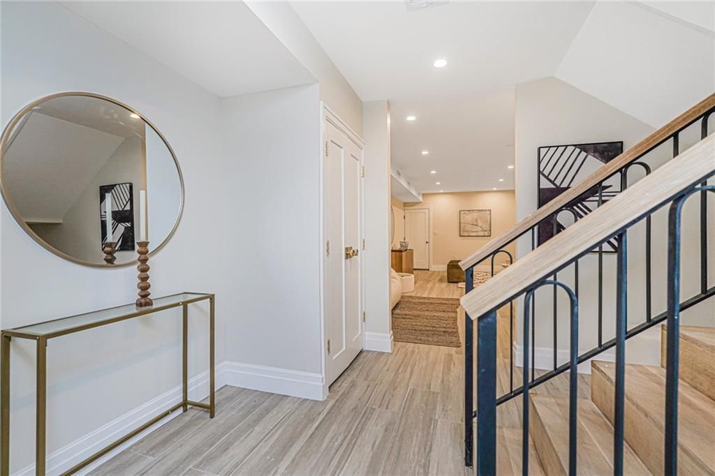 Interior, Recessed Lighting, Wood Texture Flooring