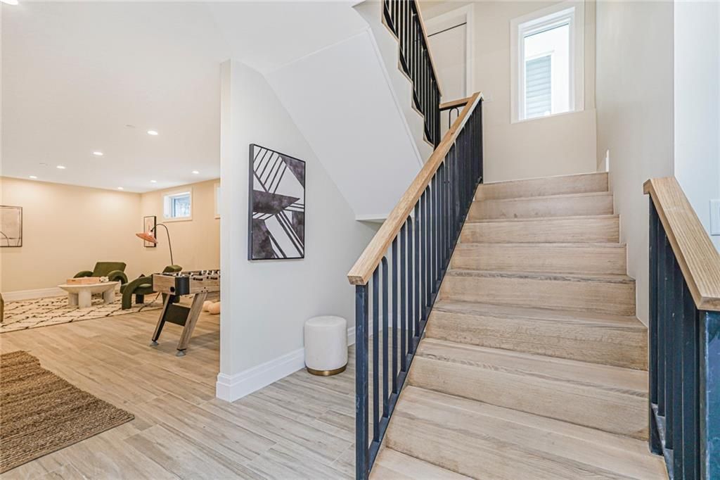 Interior, Recessed Lighting, Wood Texture Flooring