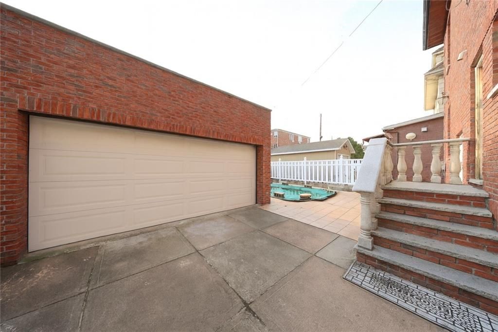 Detached Garage, Exterior