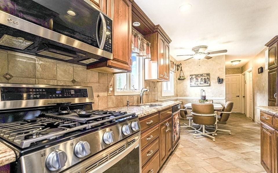 Dining room, Interior, Kitchen, Recessed Lighting, Stainless Steel Appliances