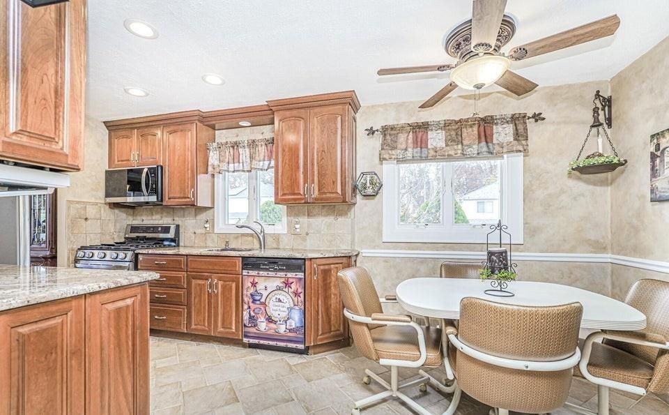 Dining room, Interior, Kitchen, Recessed Lighting