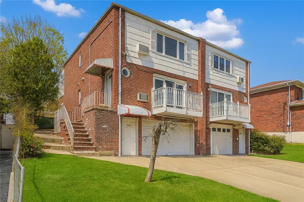 Attached, Exterior, Facade, Brick Facade, Rowhouse