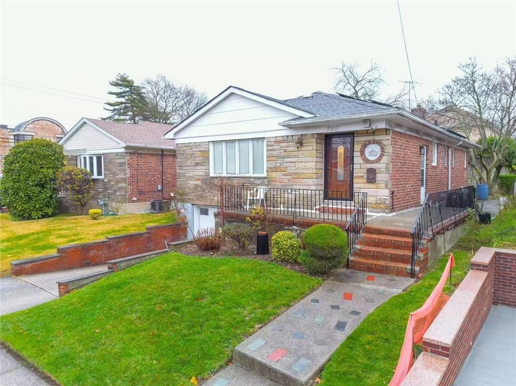 Backyard, Exterior, Facade, Brick Facade, Split Level