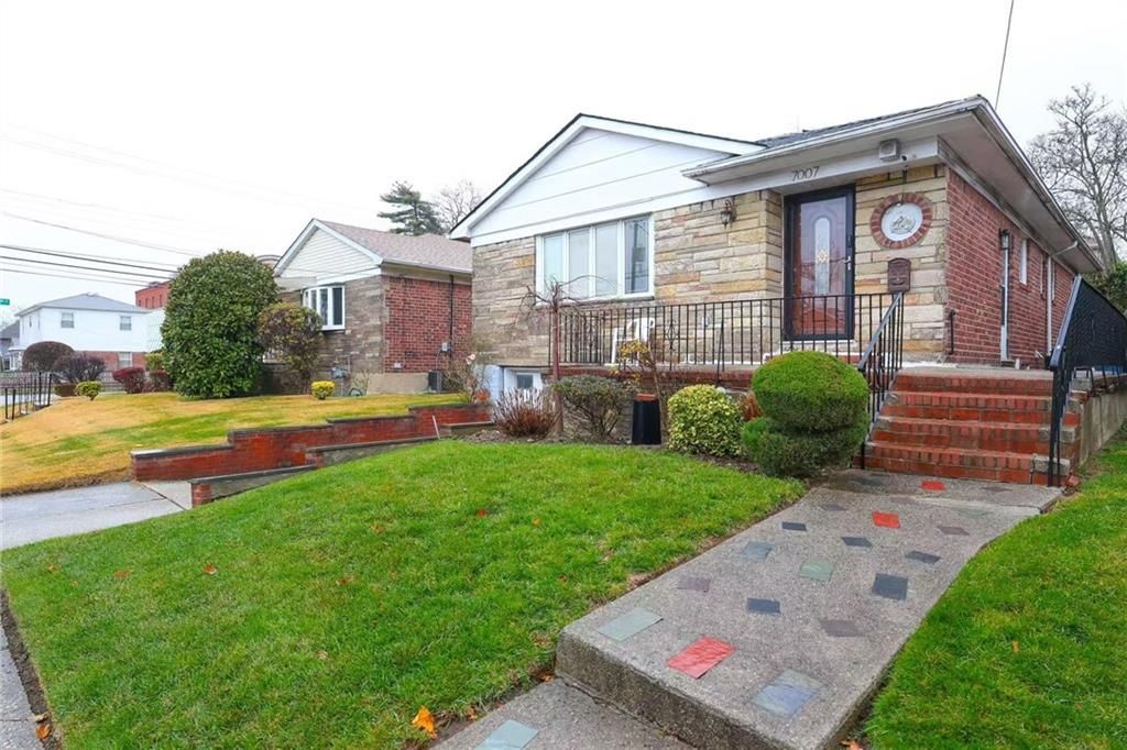 Backyard, Exterior, Facade, Brick Facade, None