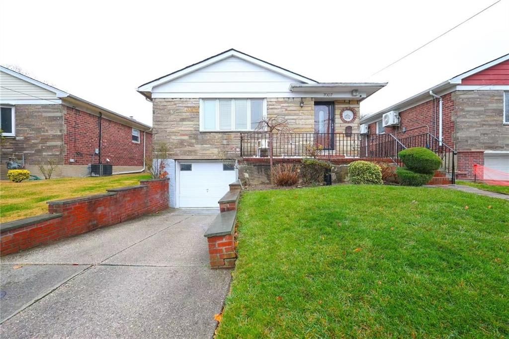 Attached, Exterior, Facade, Brick Facade, Split Level