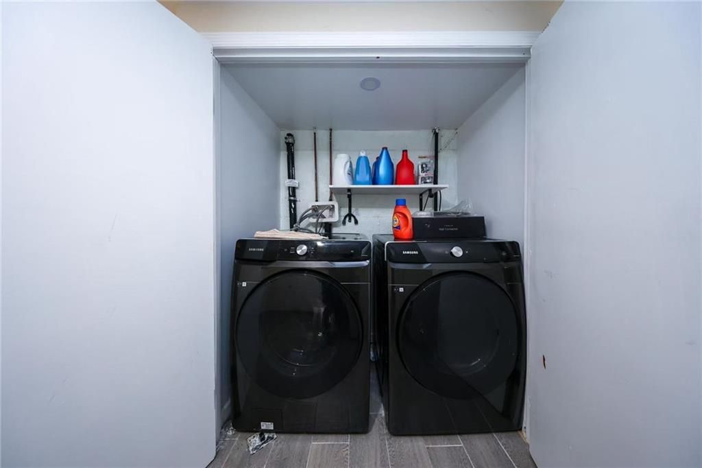 Interior, Washer, Wood Texture Flooring