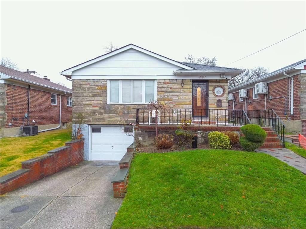 Attached, Exterior, Facade, Brick Facade, Split Level