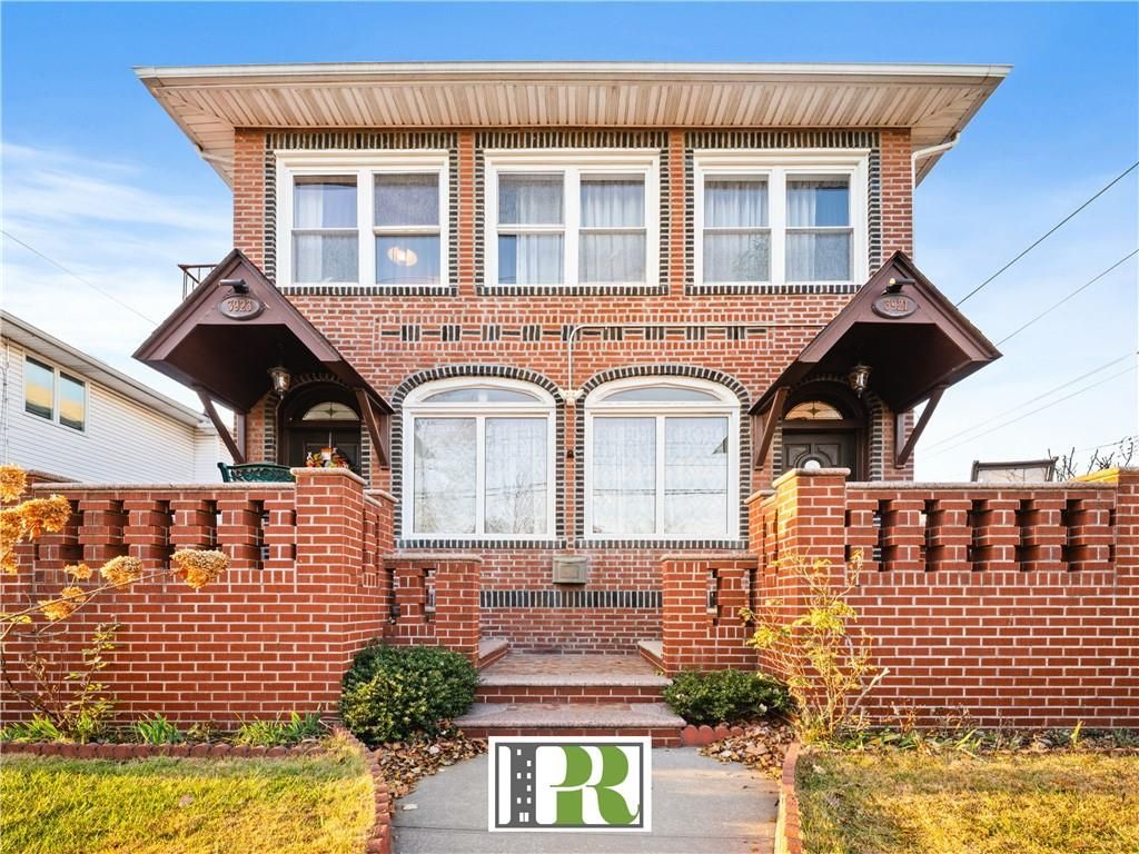 Exterior, Facade, Brick Facade, Queen Anne Victorian