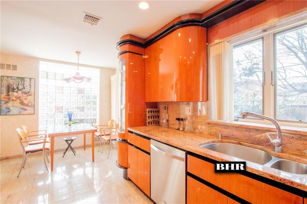 Dining room, Interior, Kitchen, Recessed Lighting, Stainless Steel Appliances