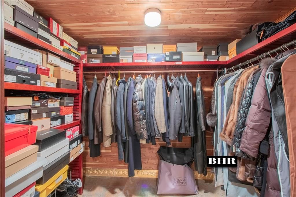 Interior, Walk-in Closets, Wooden Ceilings