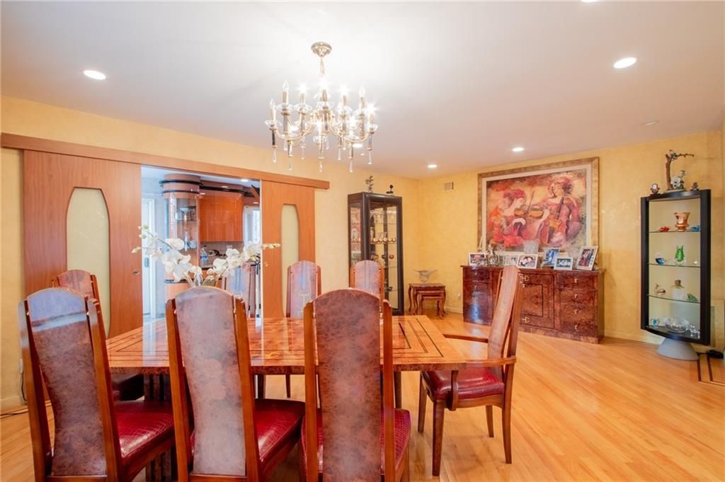 Chandelier, Dining room, Interior, Recessed Lighting, Wood Texture Flooring