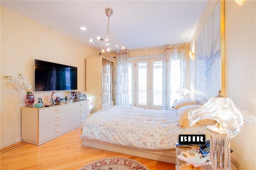 Bedroom, Interior, Pendant Lights, Recessed Lighting, Wood Texture Flooring