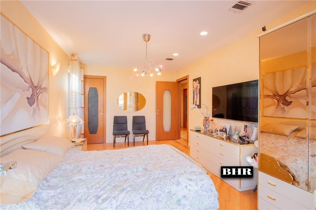 Bedroom, Interior, Pendant Lights, Recessed Lighting, Wood Texture Flooring