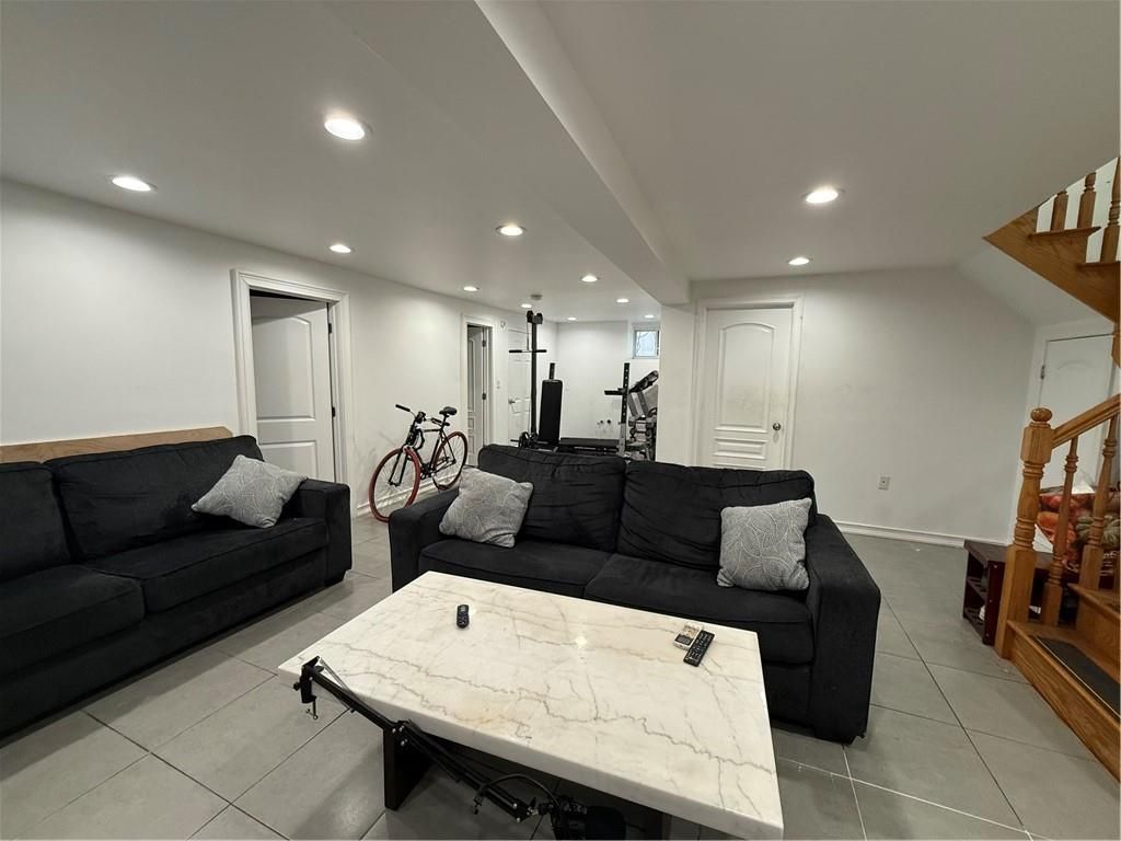 Fitness Equipment, Interior, Living room, Recessed Lighting
