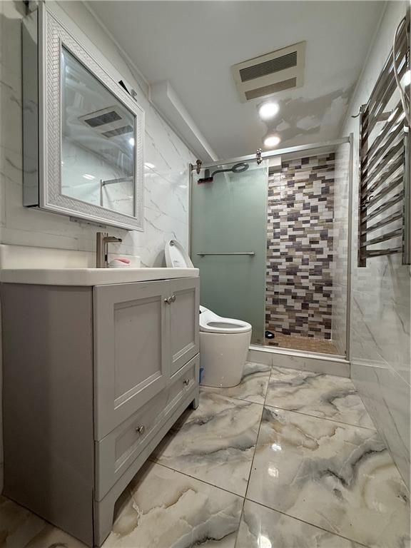 Bathroom, Interior, Marble, Marble Walls, Recessed Lighting