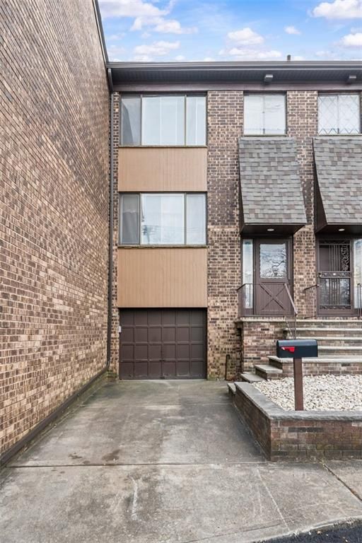 Attached, Exterior, Facade, Brick Facade, Rowhouse